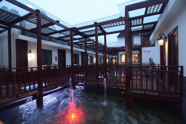 成都夜生活VS长沙夜生活：养生休闲哪家强？(长沙和成都夜生活)